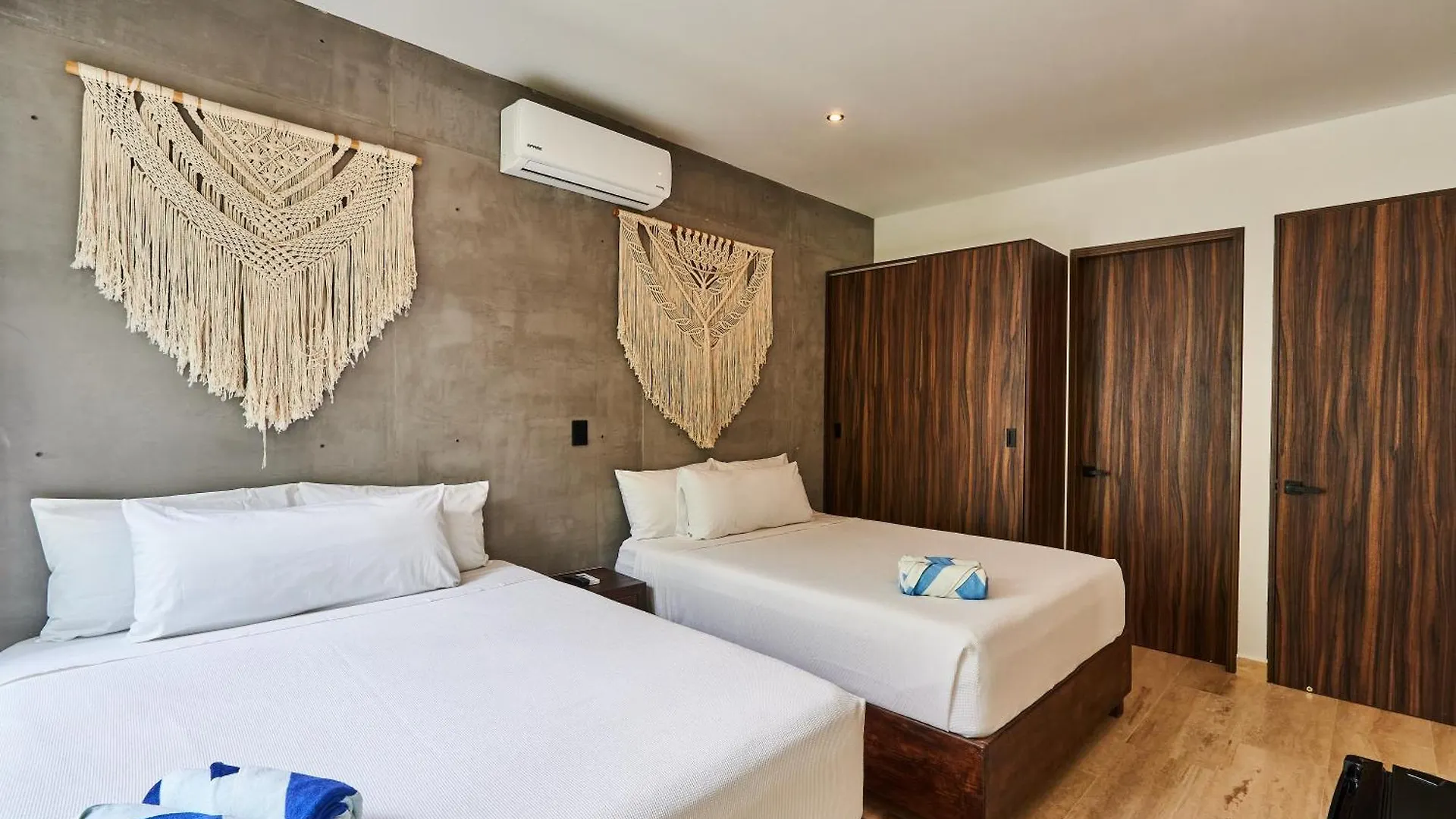 Tulum Escape - Stylish Pool, Gym & Parking Apartment