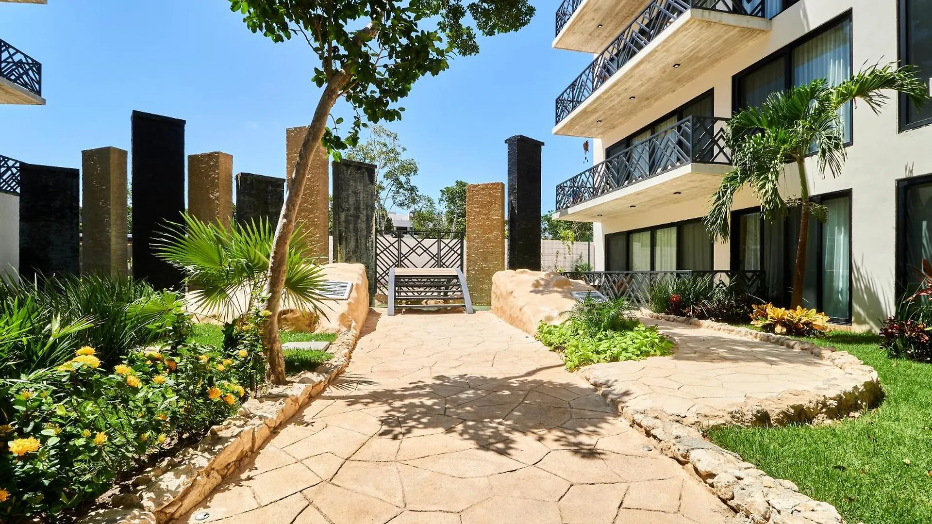 Tulum Escape - Stylish Pool, Gym & Parking Apartment 0*,  Mexico