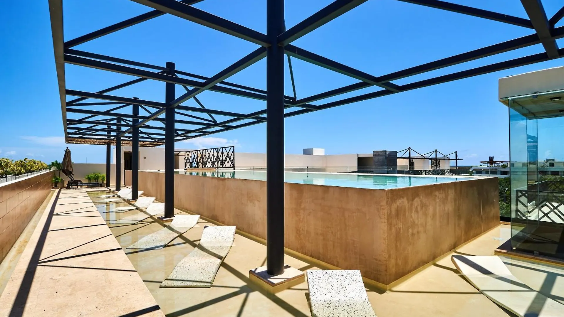 Tulum Escape - Stylish Pool, Gym & Parking Apartment