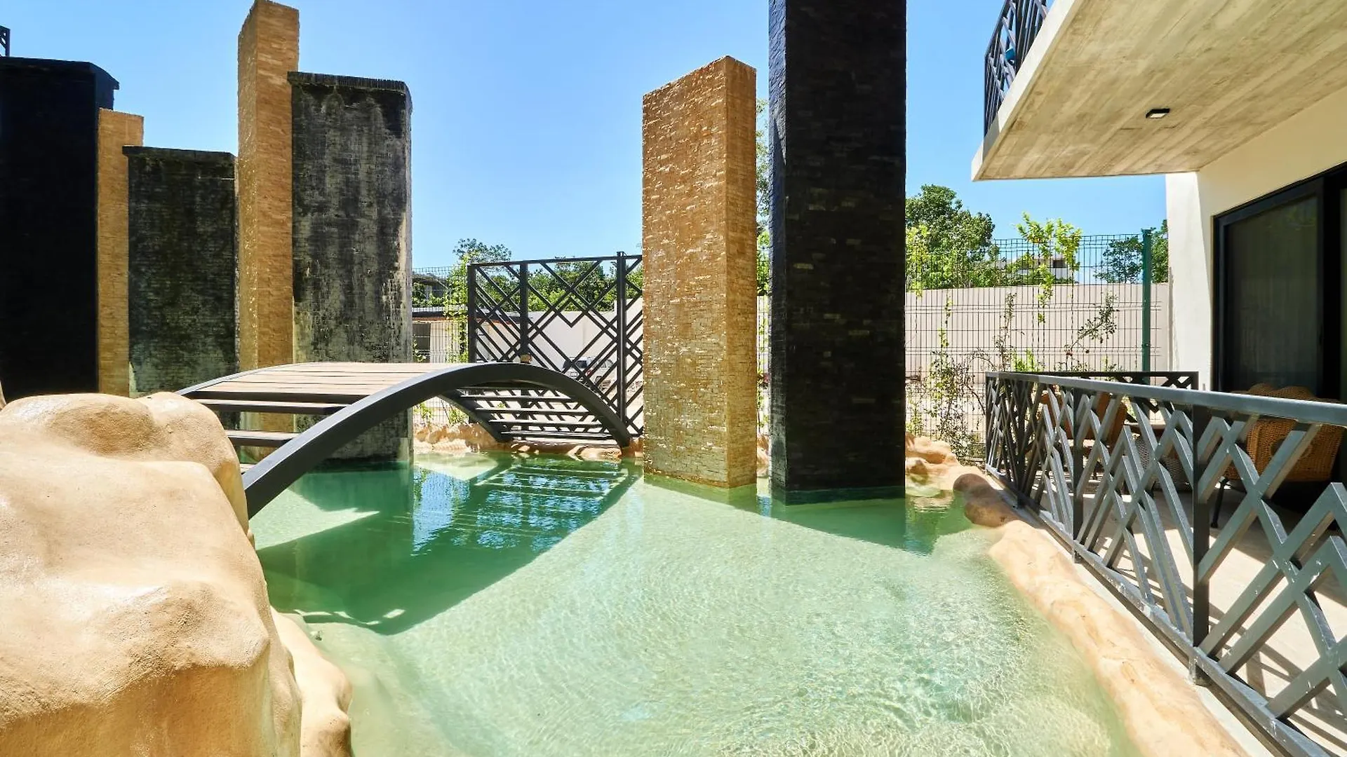Tulum Escape - Stylish Pool, Gym & Parking Apartment