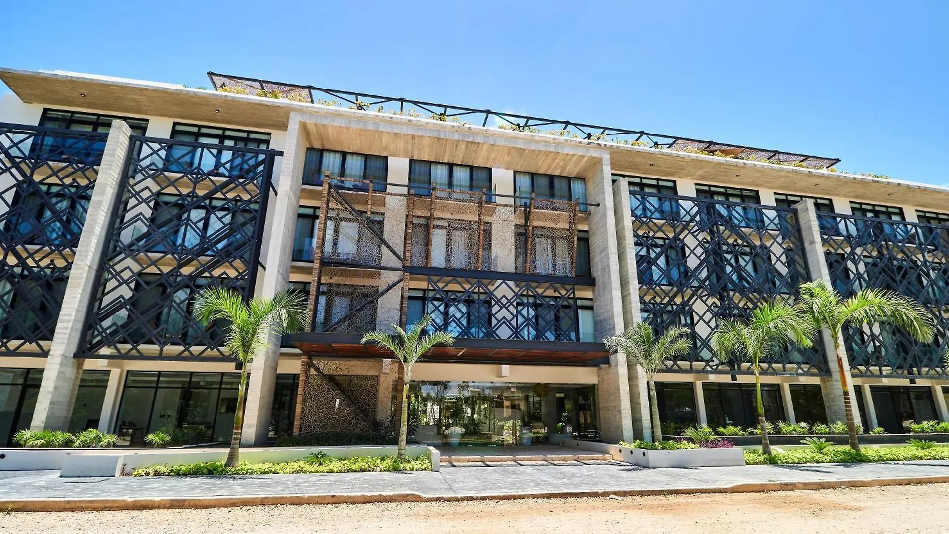 Tulum Escape - Stylish Pool, Gym & Parking Apartment
