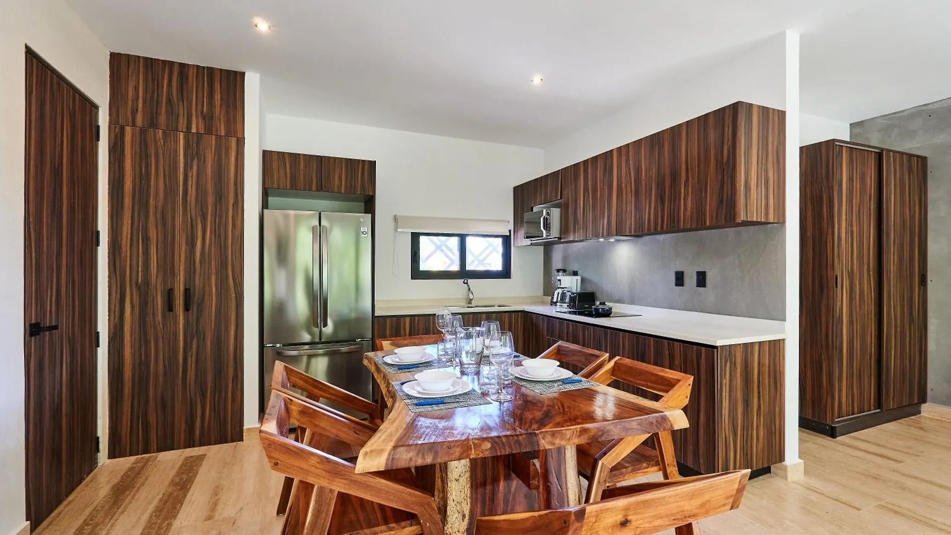 Tulum Escape - Stylish Pool, Gym & Parking Apartment