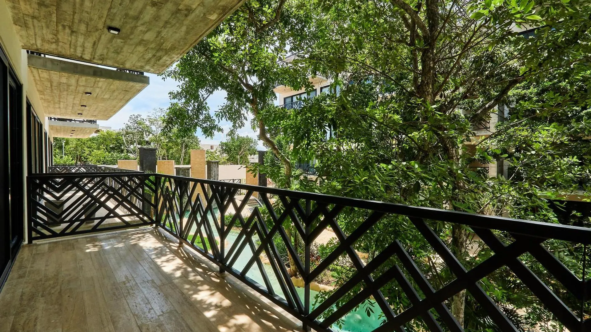 Tulum Escape - Stylish Pool, Gym & Parking Apartment