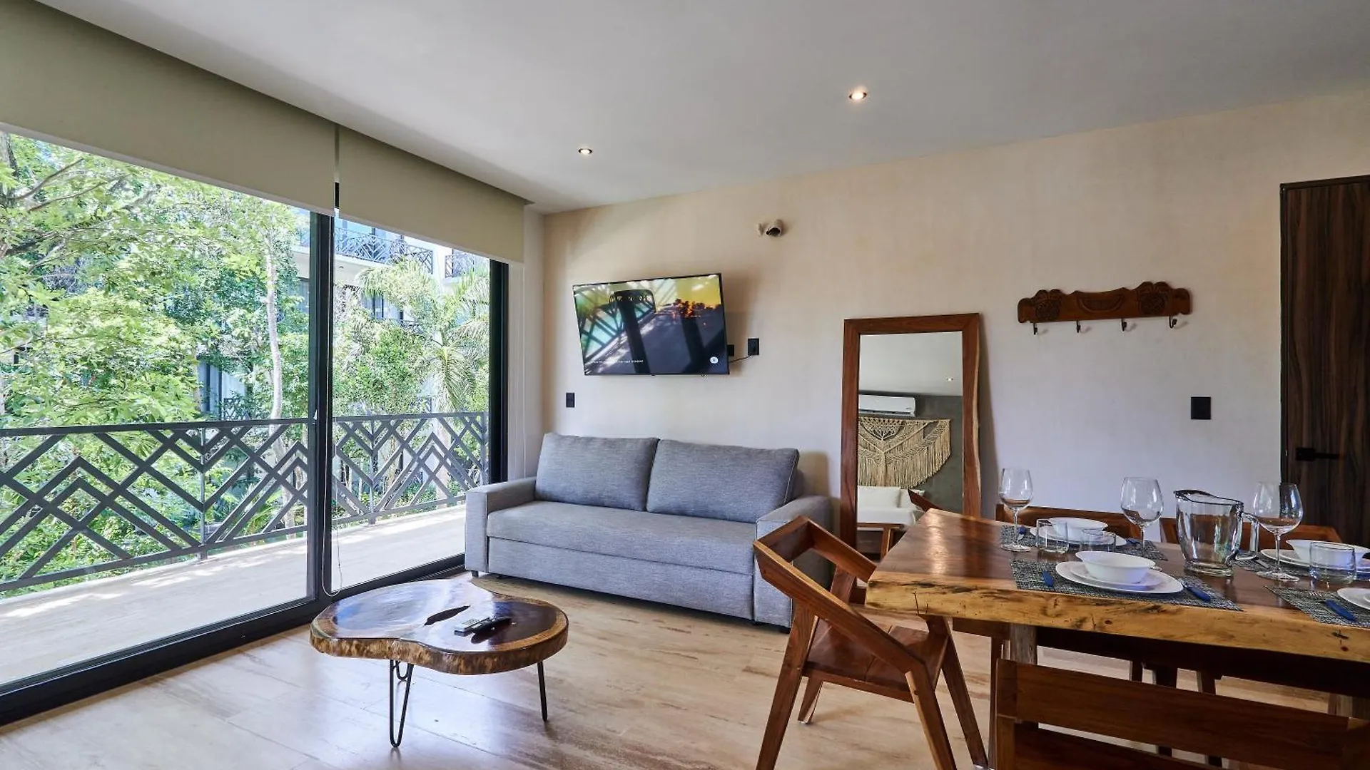 Tulum Escape - Stylish Pool, Gym & Parking Apartment 0*,  Mexico