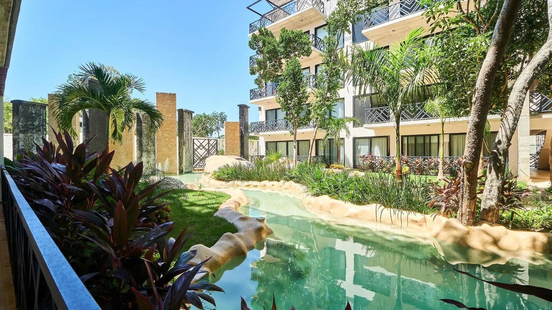 Tulum Escape - Stylish Pool, Gym & Parking Apartment