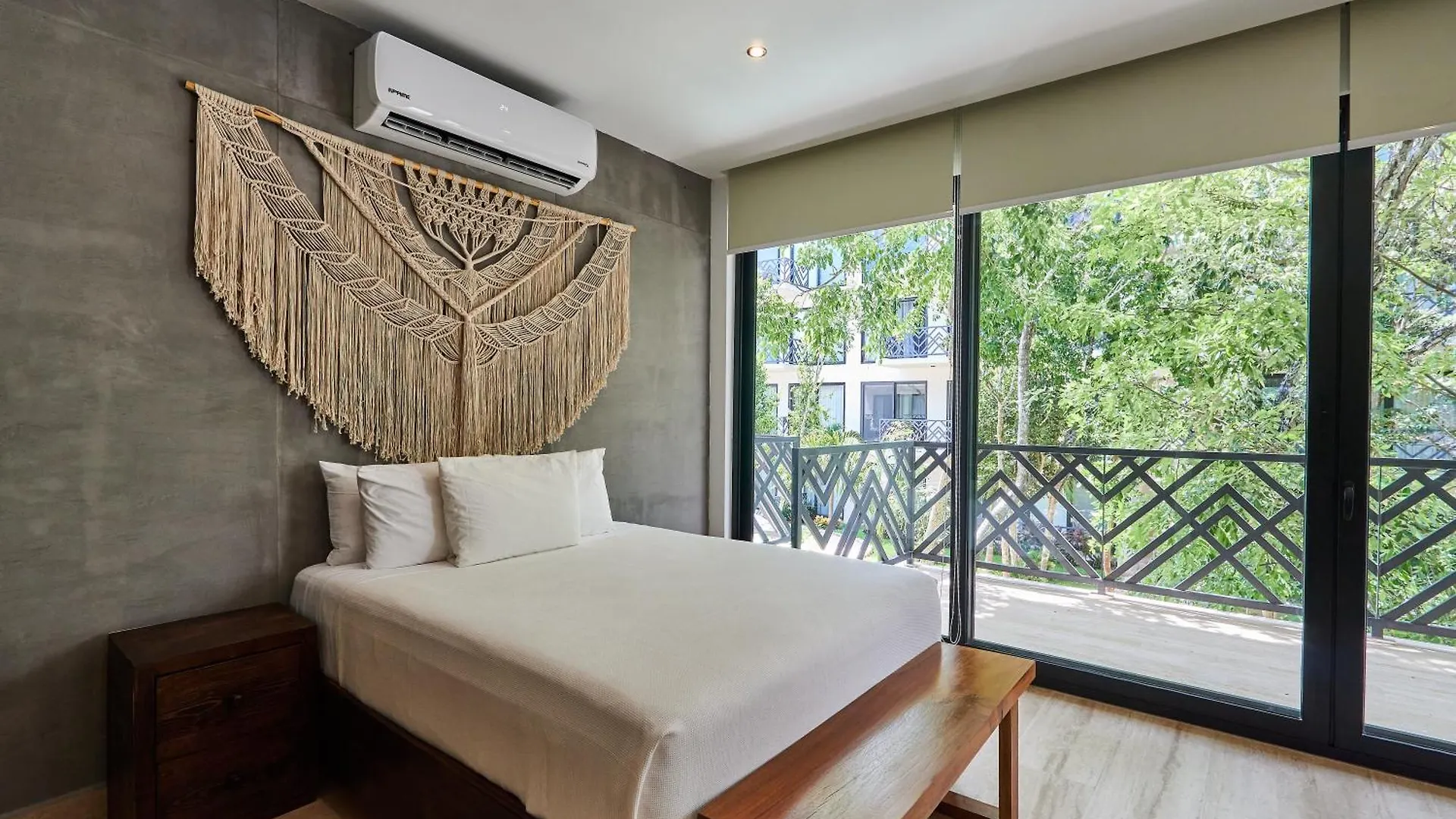 Tulum Escape - Stylish Pool, Gym & Parking Apartment