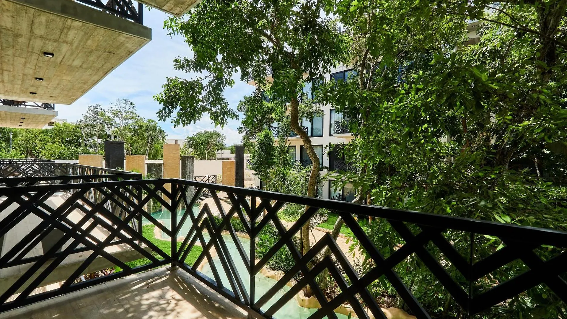 Tulum Escape - Stylish Pool, Gym & Parking Apartment Mexico
