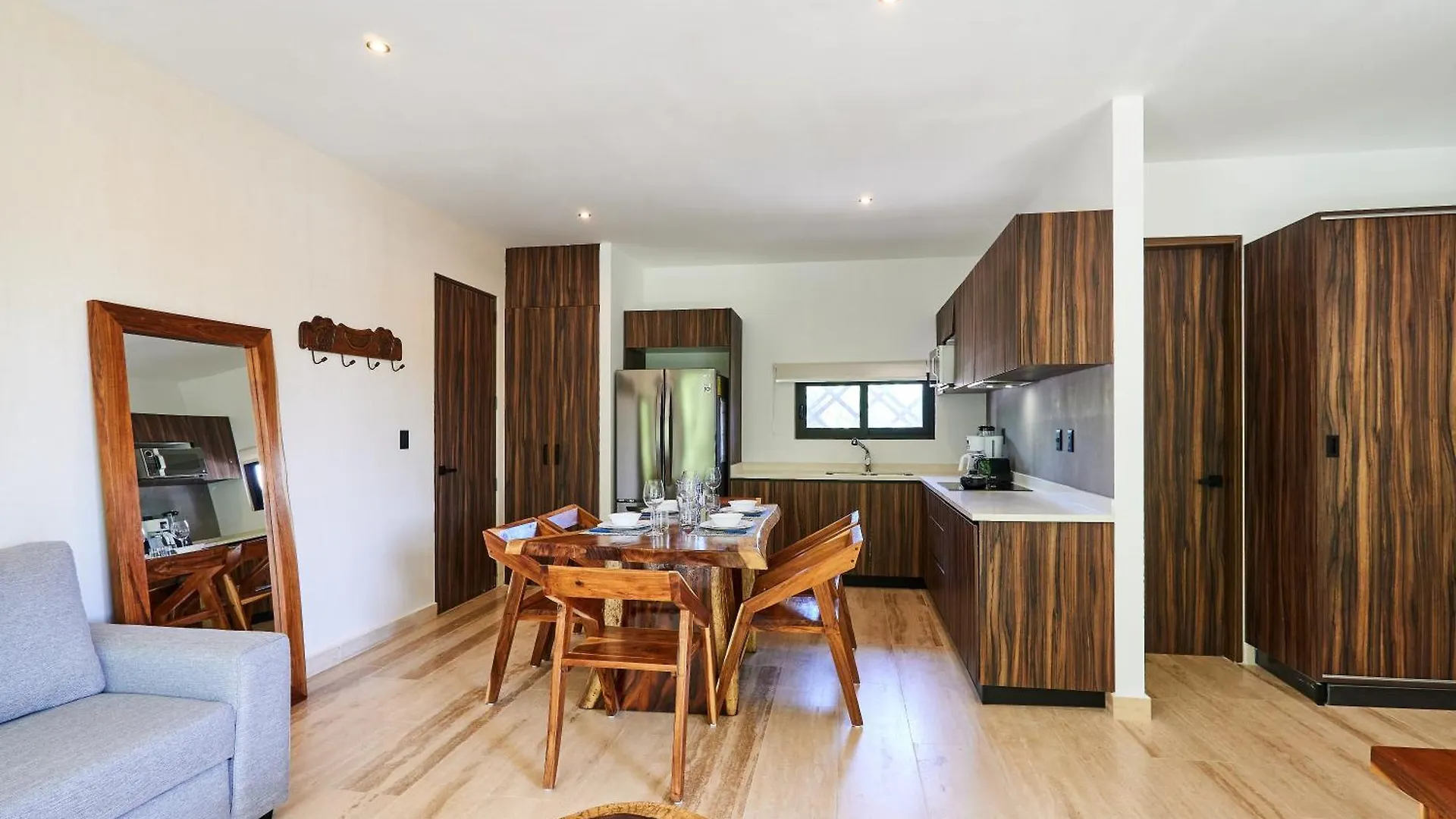 Tulum Escape - Stylish Pool, Gym & Parking Apartment