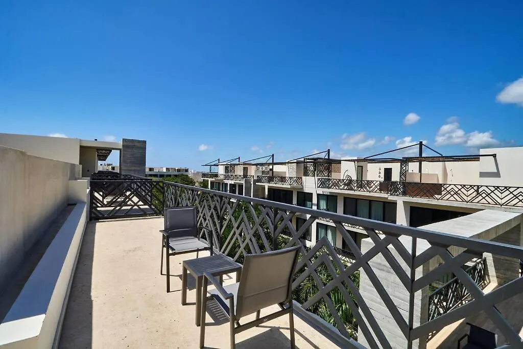 Tulum Escape - Stylish Pool, Gym & Parking Apartment 0*,