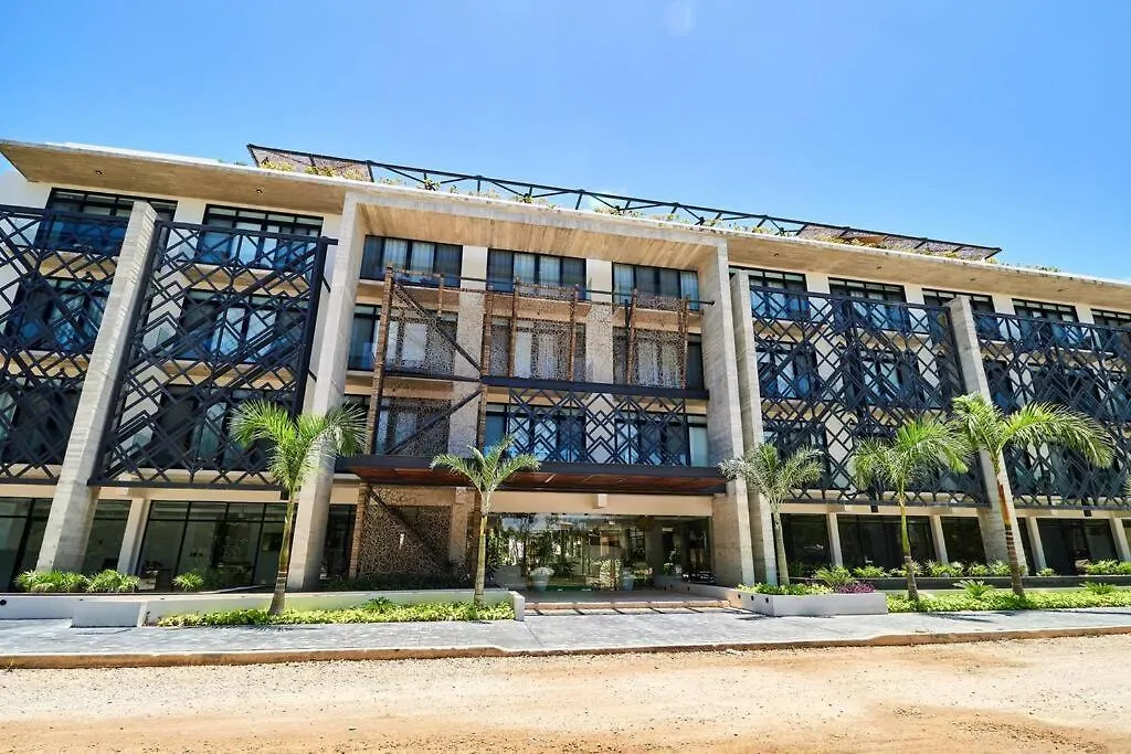 Tulum Escape - Stylish Pool, Gym & Parking Apartment