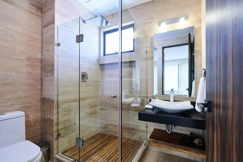 Tulum Escape - Stylish Pool, Gym & Parking Apartment 0*,