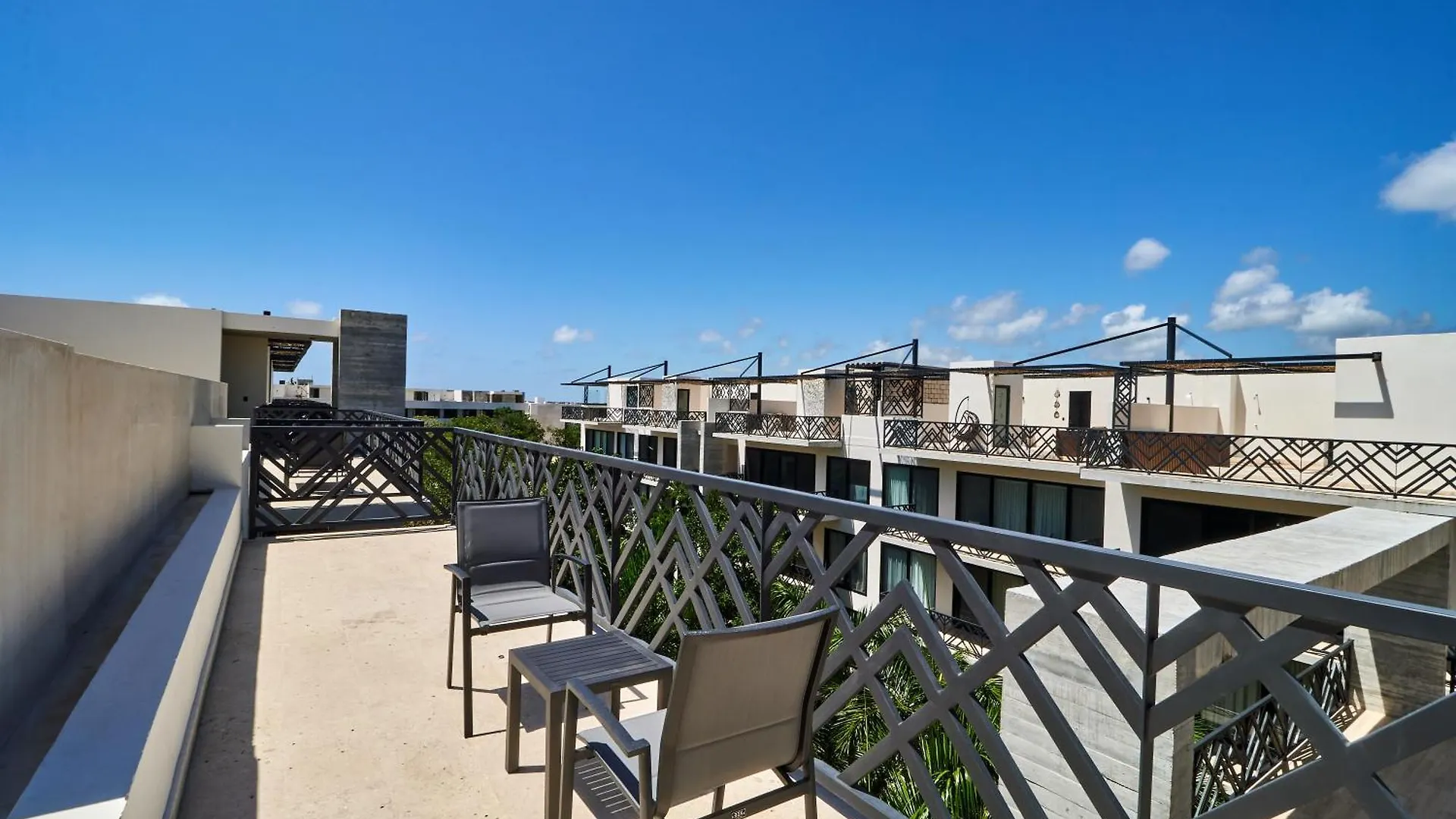 Tulum Escape - Stylish Pool, Gym & Parking Lägenhet
