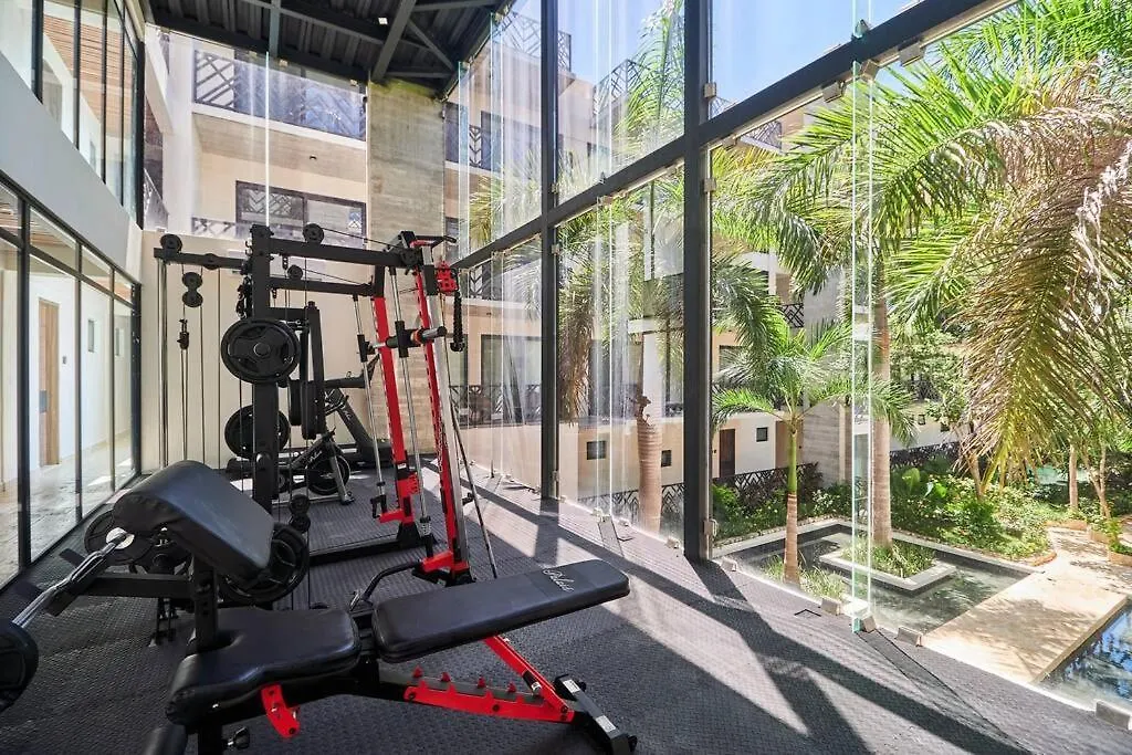 Tulum Escape - Stylish Pool, Gym & Parking Lägenhet